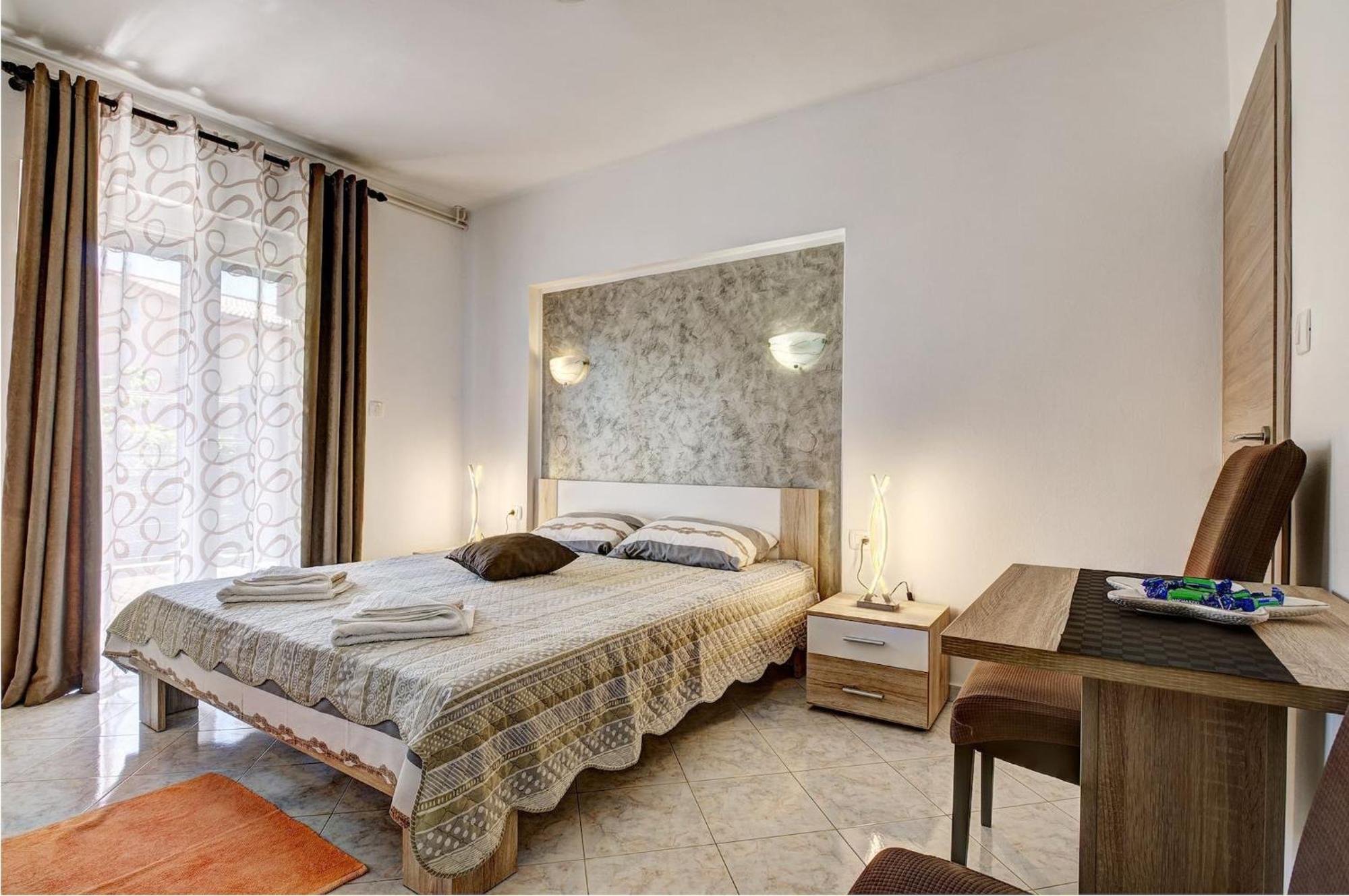Lovely Apartments In Valbandon 파자나 외부 사진